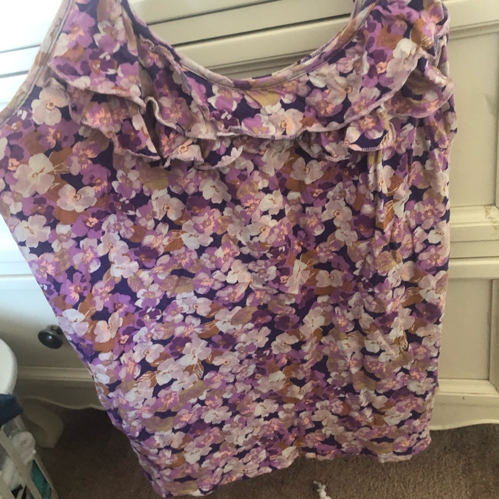 Ruffle flower tank